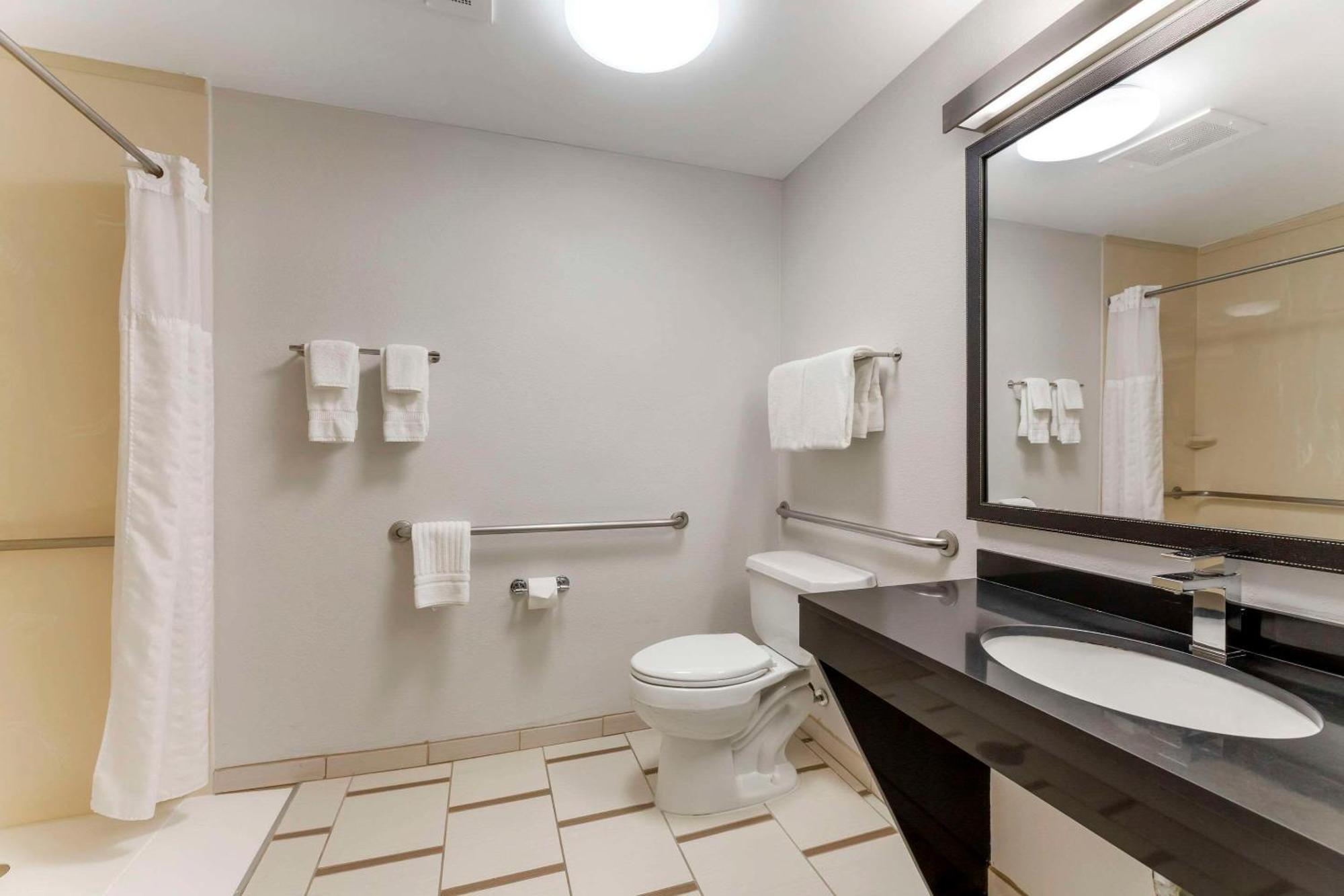 Comfort Inn & Suites Akron South Экстерьер фото