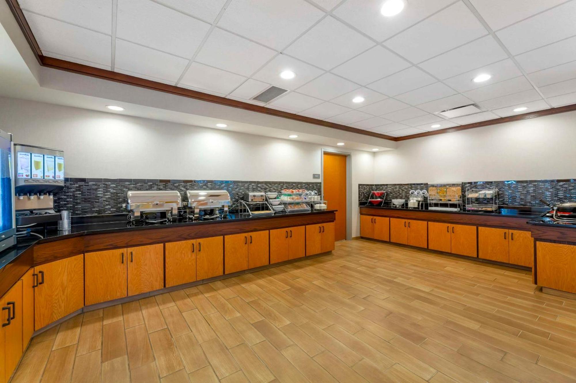 Comfort Inn & Suites Akron South Экстерьер фото