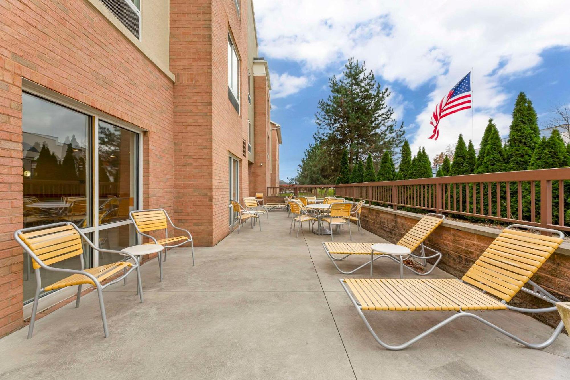 Comfort Inn & Suites Akron South Экстерьер фото