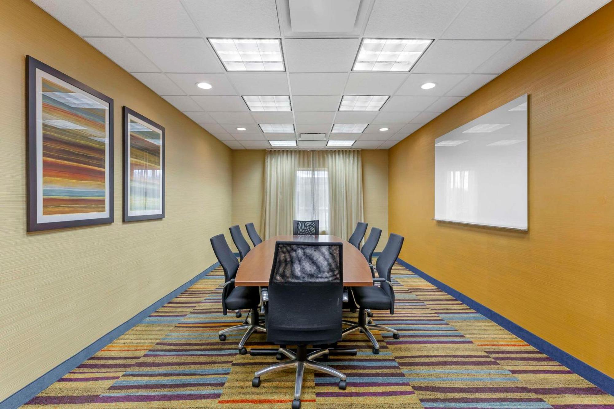 Comfort Inn & Suites Akron South Экстерьер фото