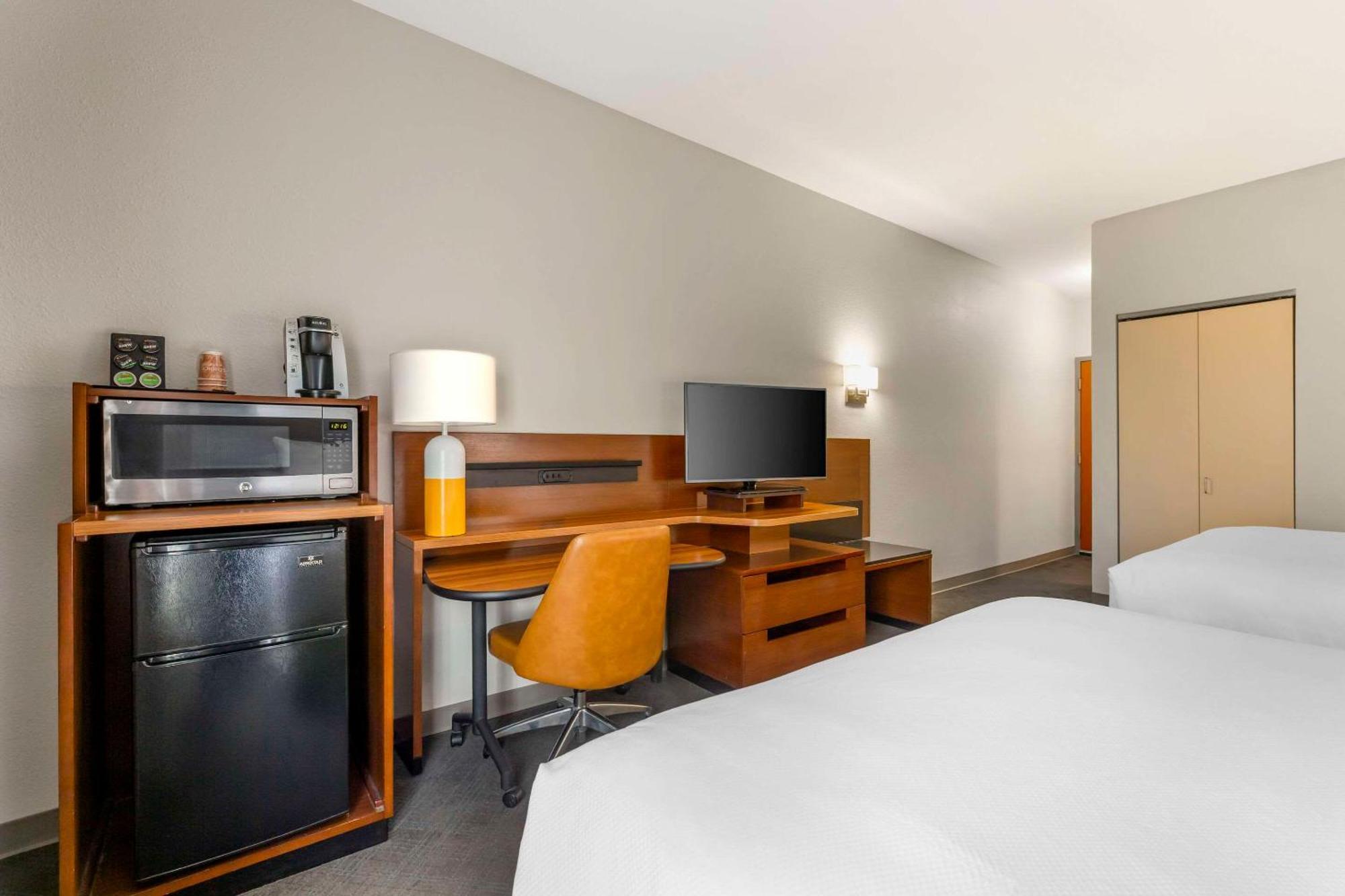 Comfort Inn & Suites Akron South Экстерьер фото