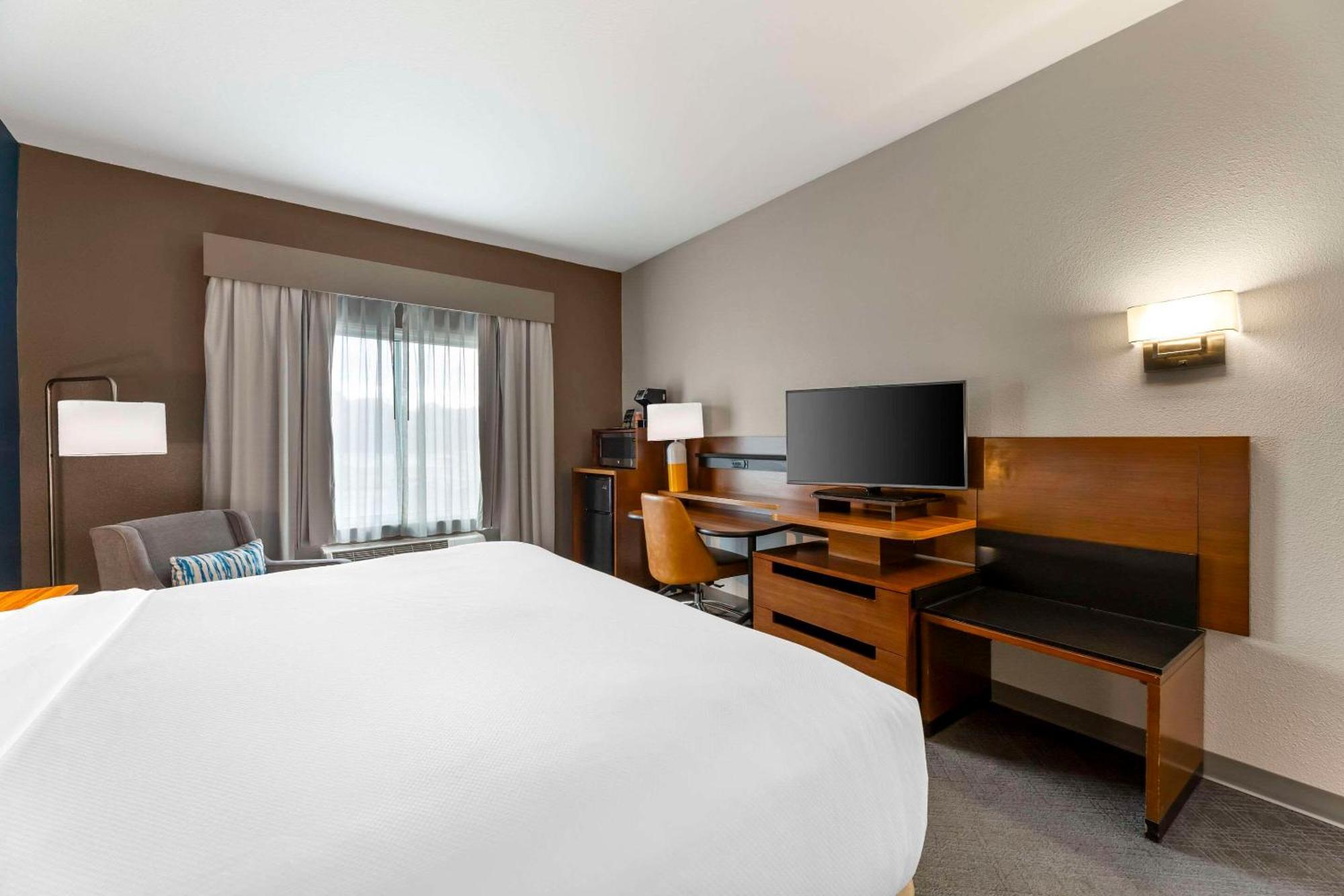Comfort Inn & Suites Akron South Экстерьер фото