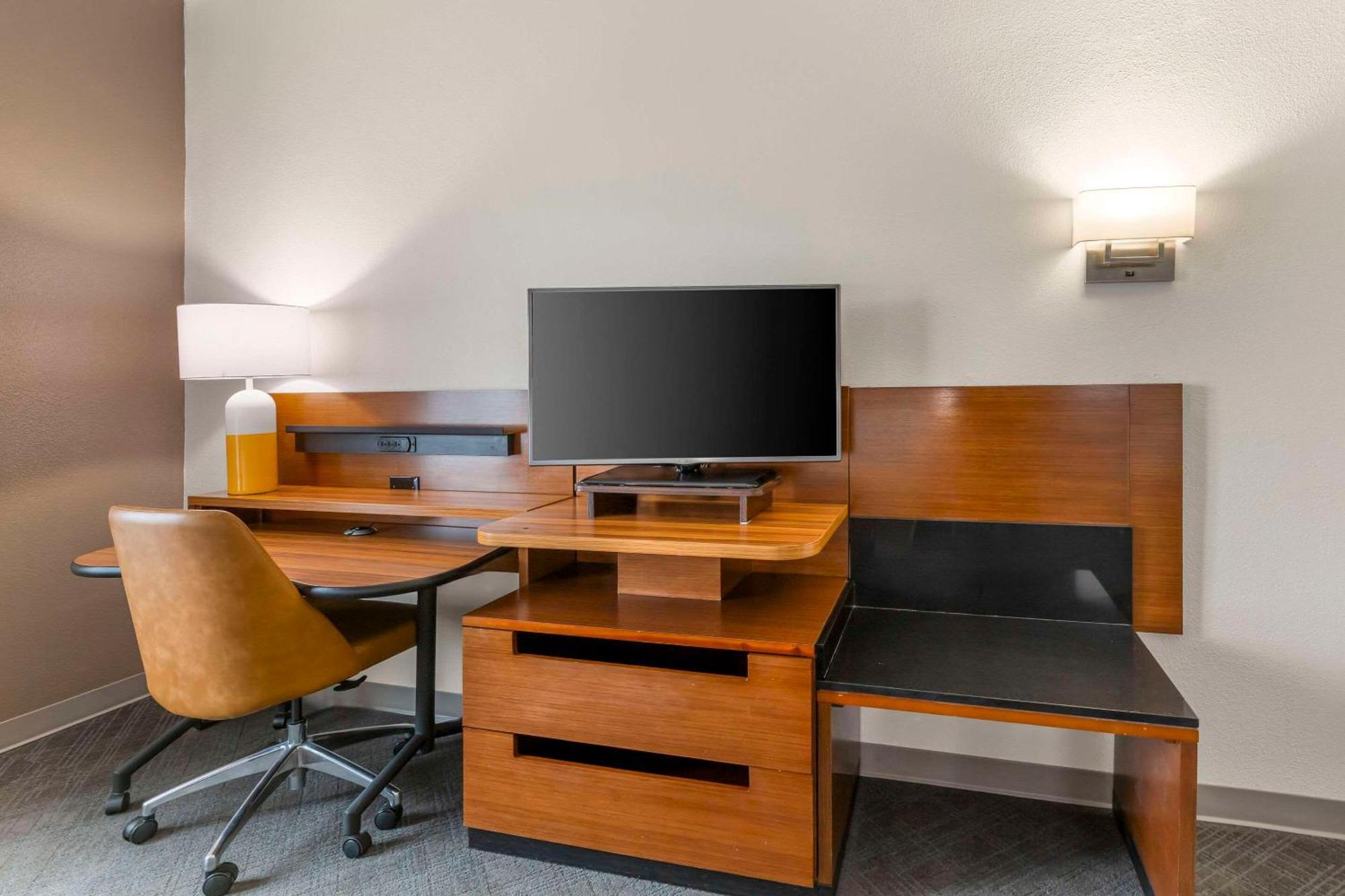 Comfort Inn & Suites Akron South Экстерьер фото