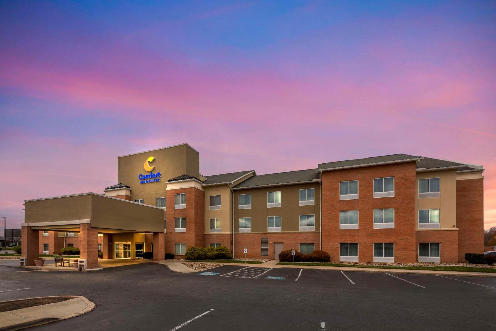 Comfort Inn & Suites Akron South Экстерьер фото