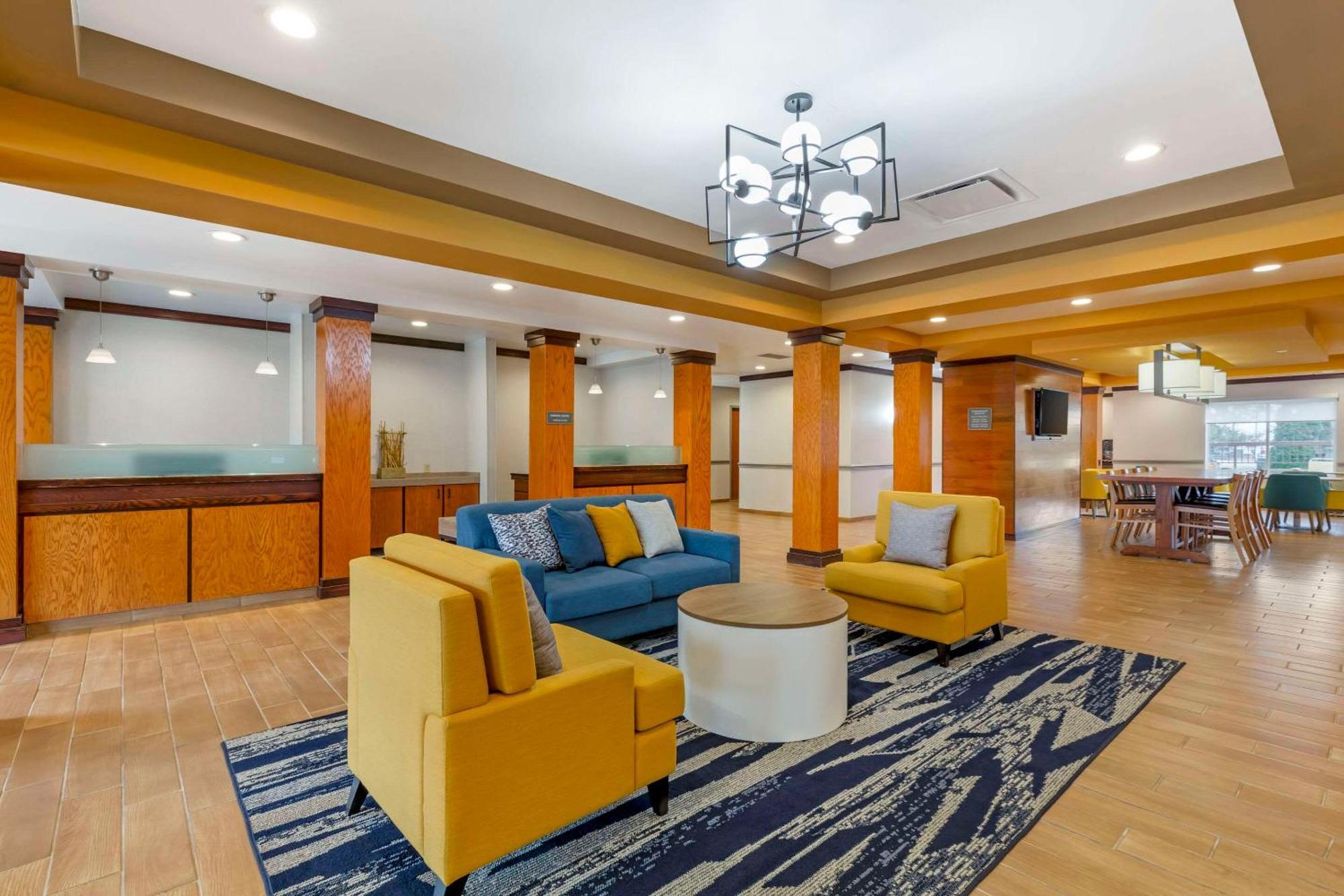 Comfort Inn & Suites Akron South Экстерьер фото