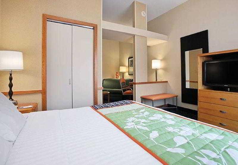 Comfort Inn & Suites Akron South Экстерьер фото