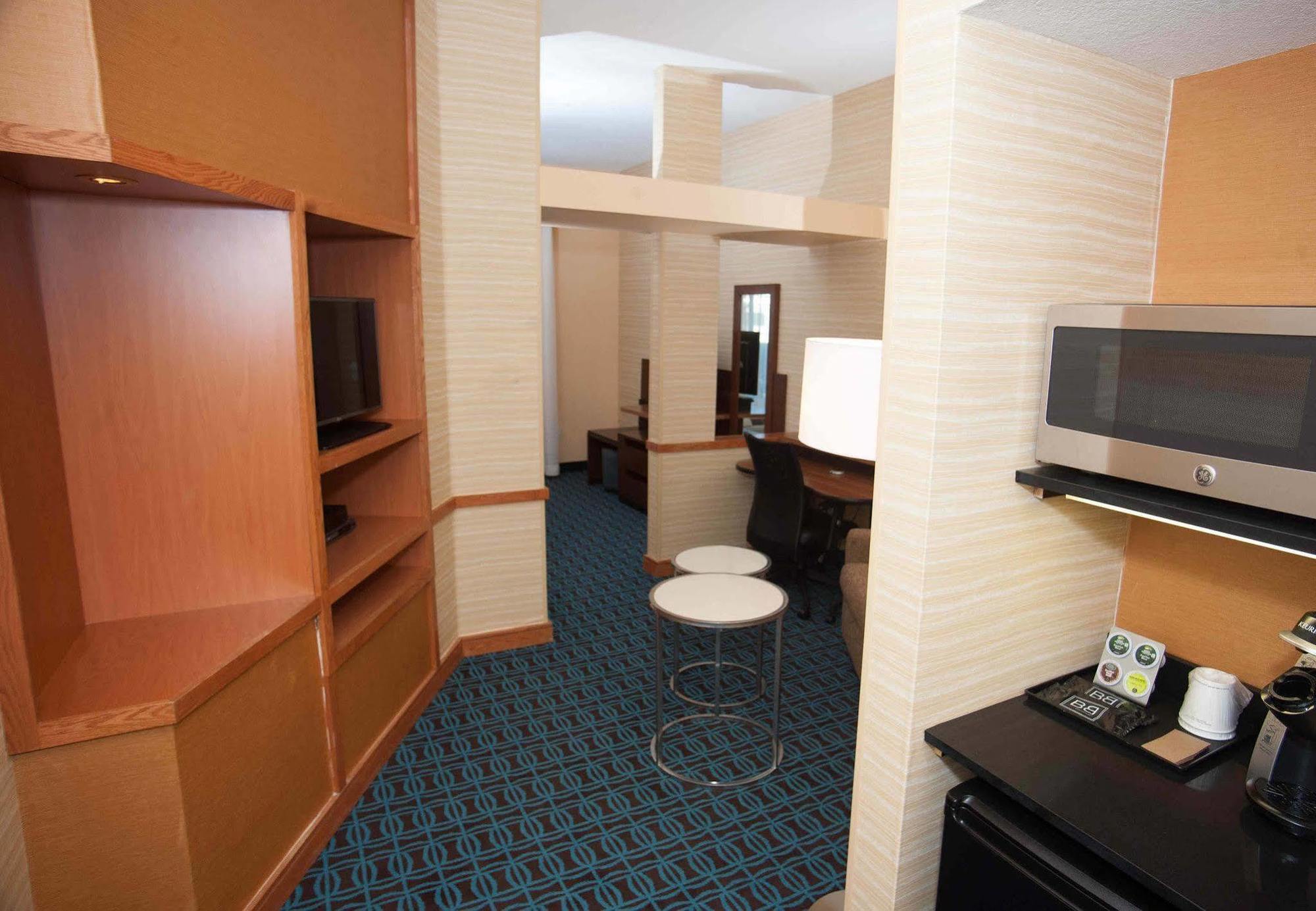 Comfort Inn & Suites Akron South Экстерьер фото